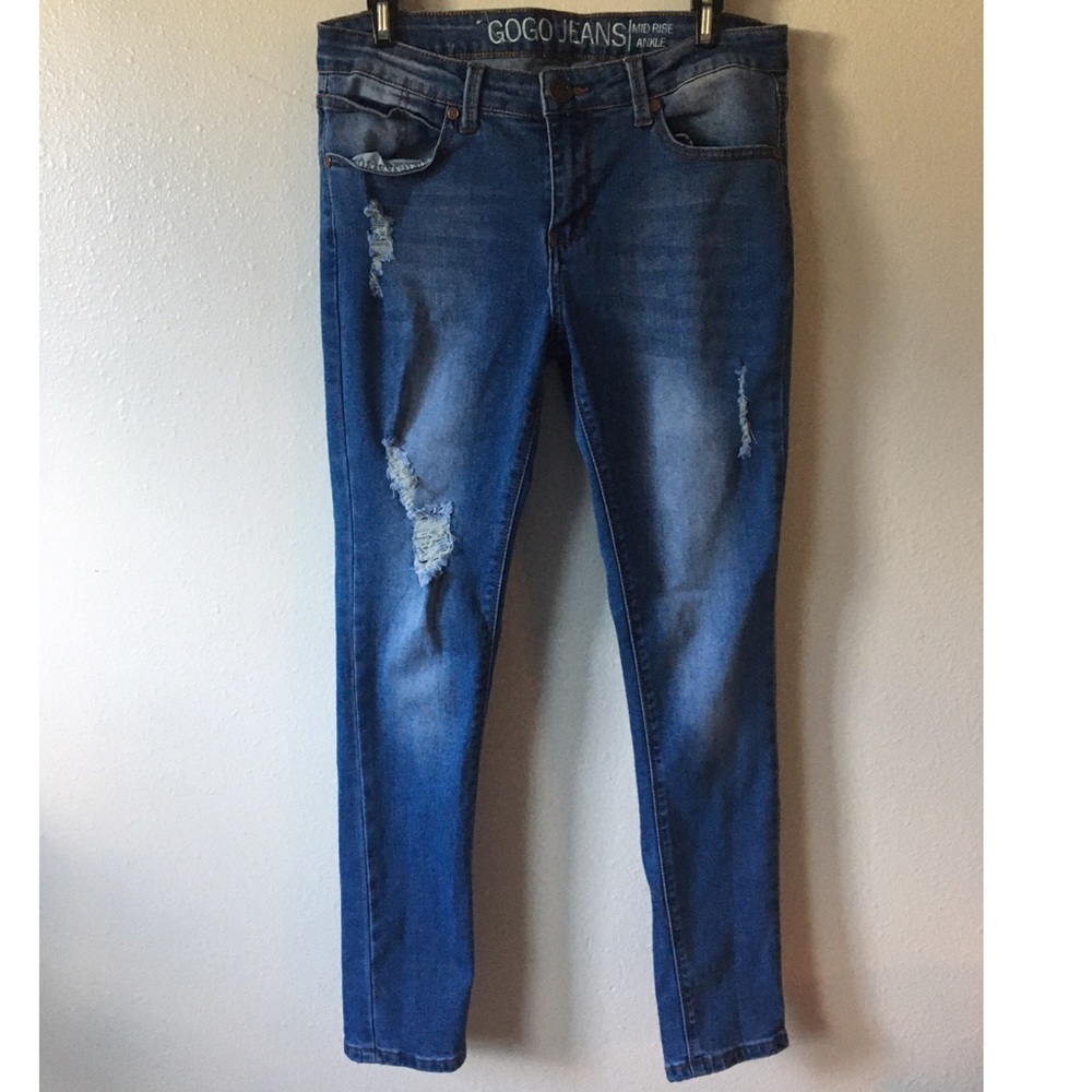 👖2/$20 GO GO JEANS MID RISE ANKLE